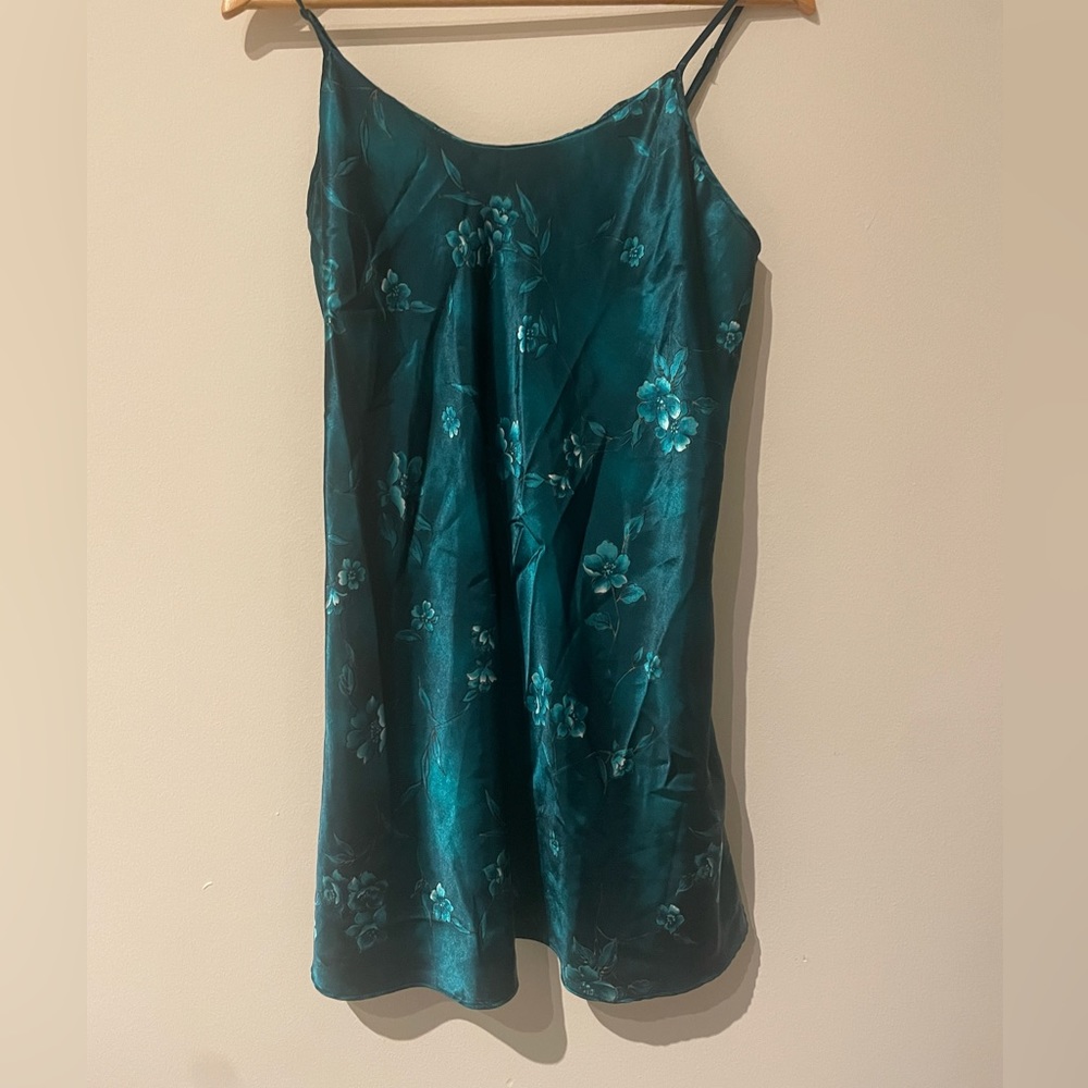 SILKY SLIP DRESD